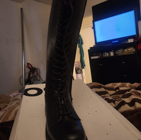 Boots - Picture 3 of 3